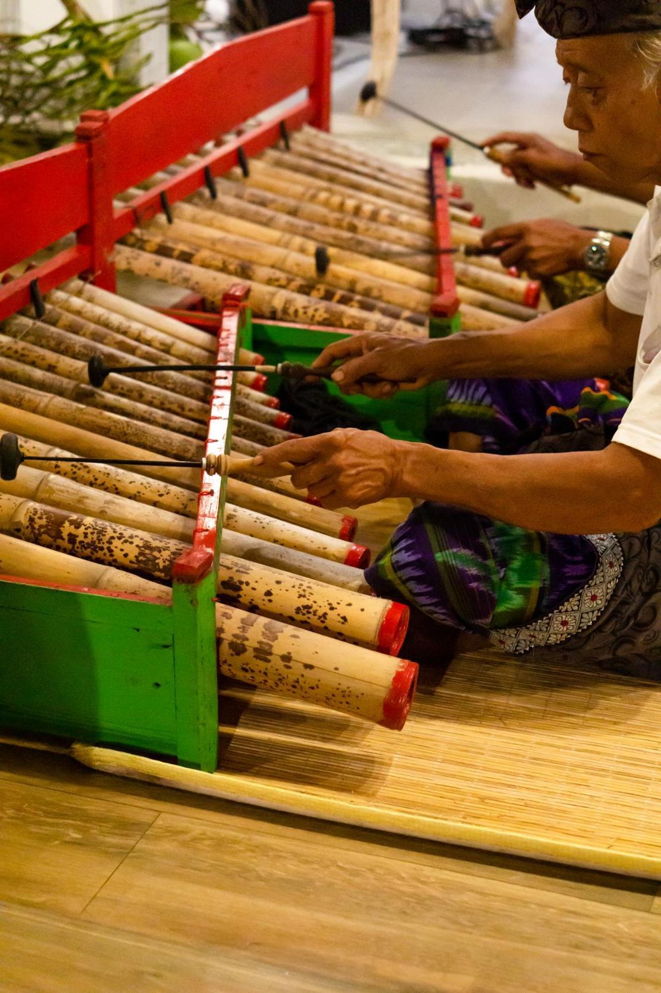 Nirwana Beach & Resort Кандидаса Экстерьер фото A kulintang player