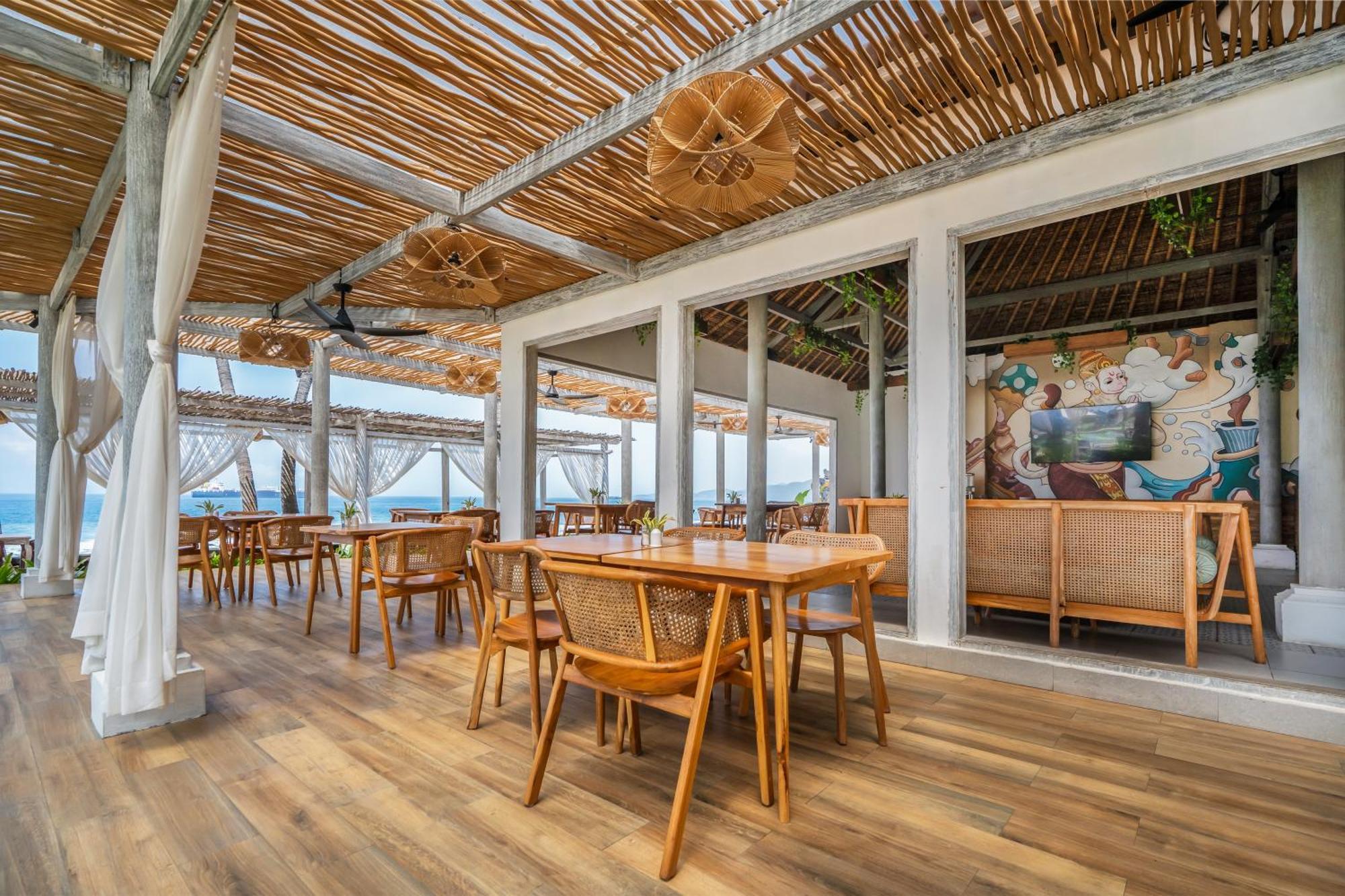 Nirwana Beach & Resort Кандидаса Экстерьер фото The interior of the restaurant