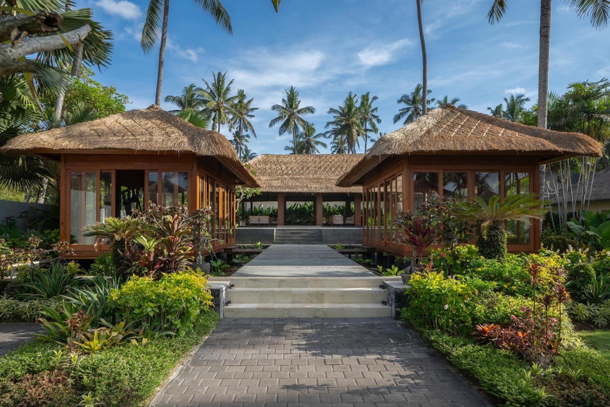 Nirwana Beach & Resort Кандидаса Экстерьер фото The resort's main entrance